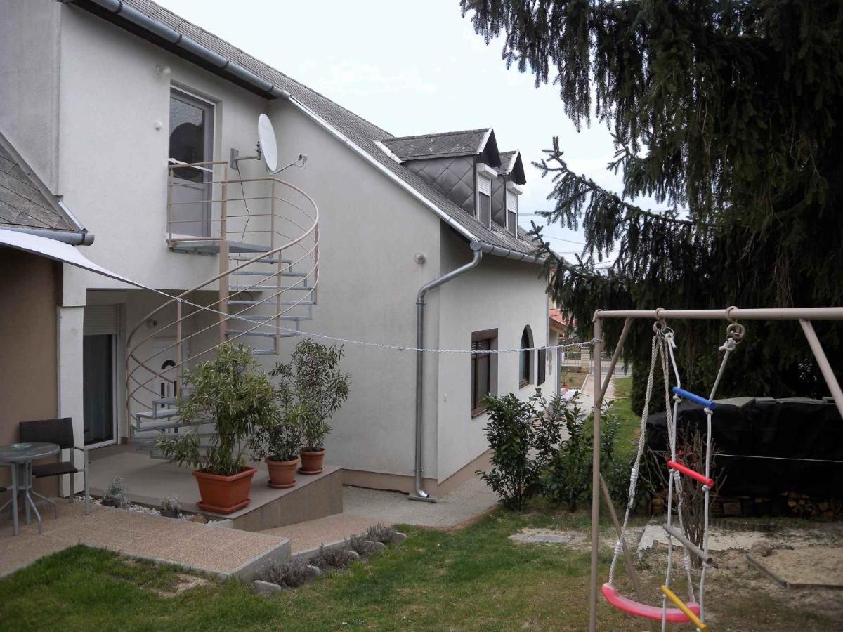 Apartments in Balatongyörök 34590 Exteriör bild